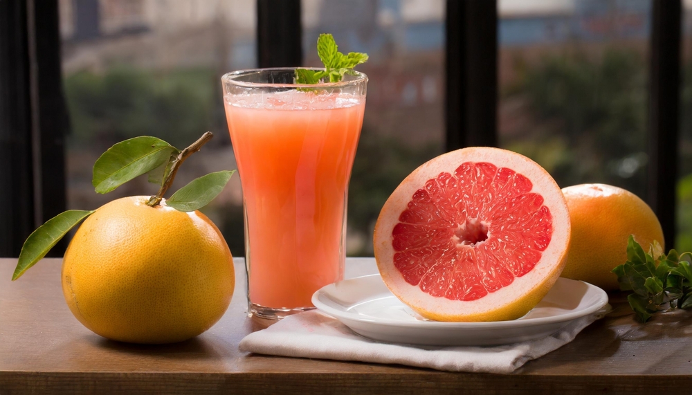 【薬剤師が解説】グレープフルーツジュースと薬の「危険な関係」～知らないと怖い相互作用とその対策～