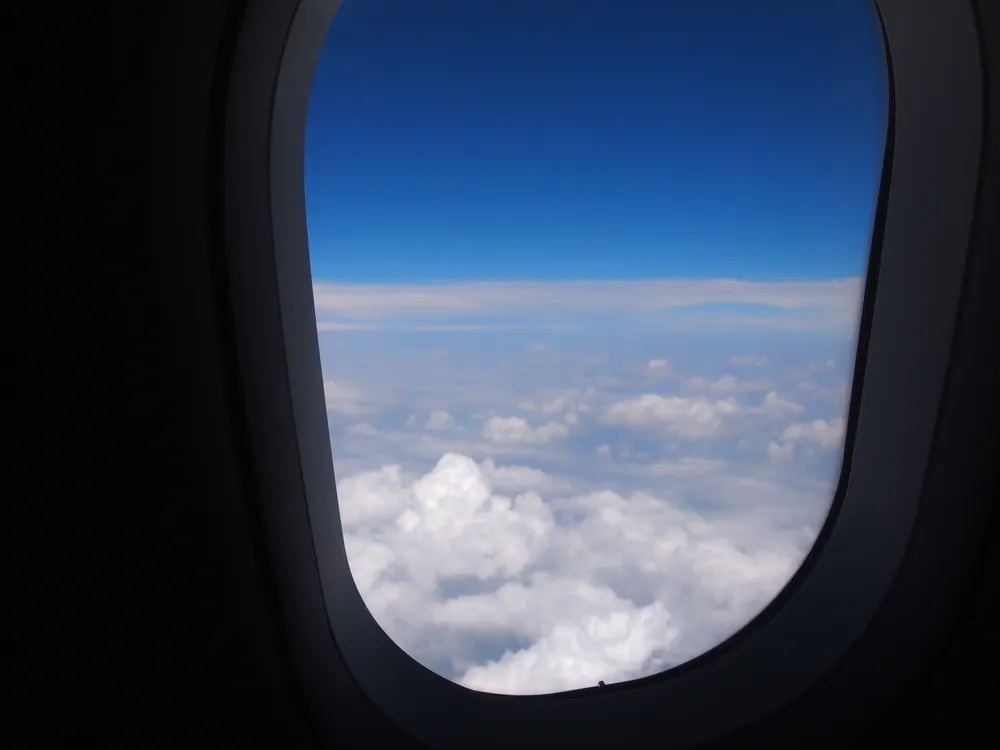 【つらい】飛行機の耳抜きが治らない！緊急対処法と予防策