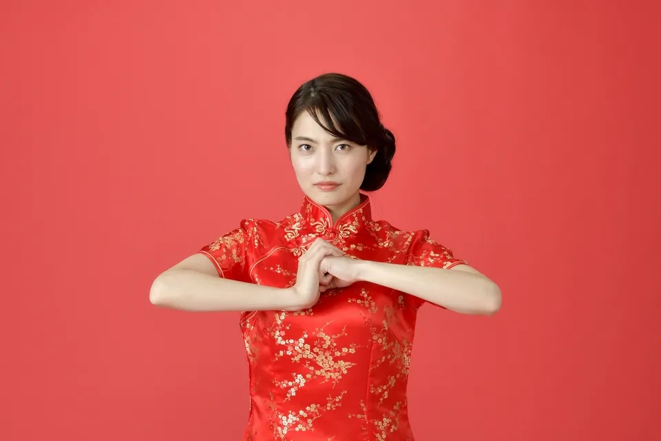 指ポキポキで指が太くなるは嘘？音の正体と関節へのリスクを解説