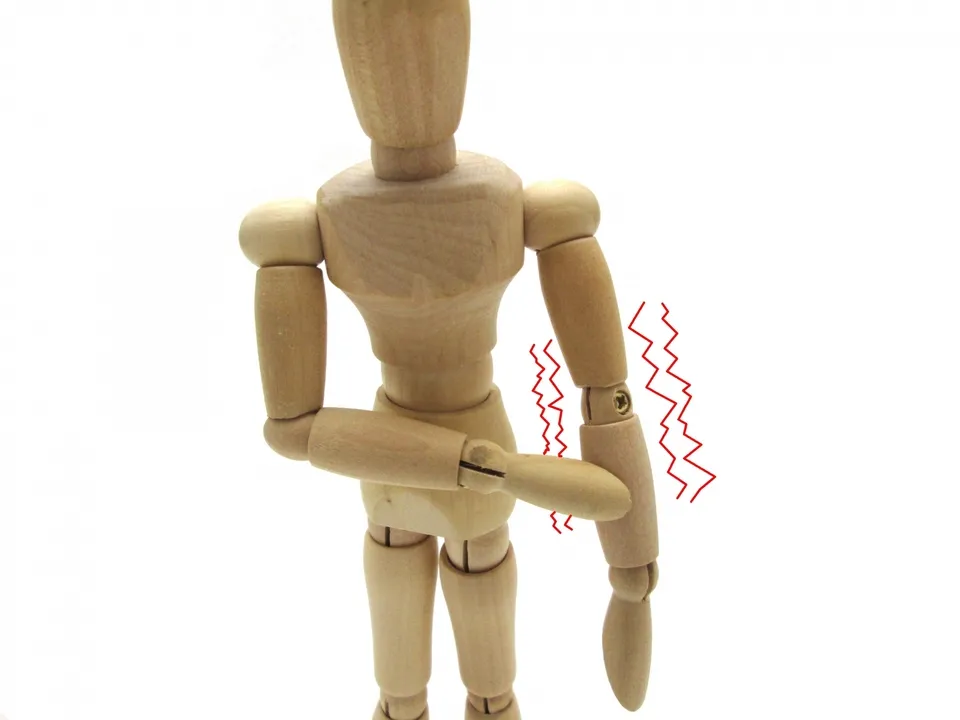 肘に電気が走るようなビリビリの正体は？放置厳禁のサイン